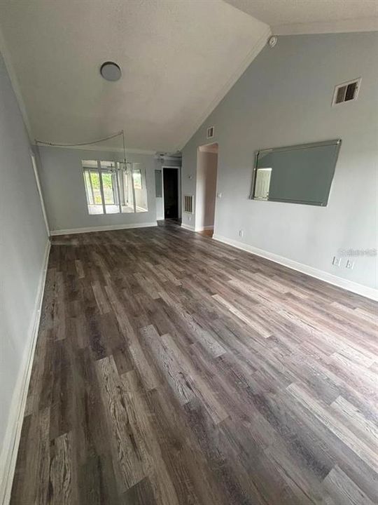 For Rent: $1,700 (3 beds, 2 baths, 1089 Square Feet)