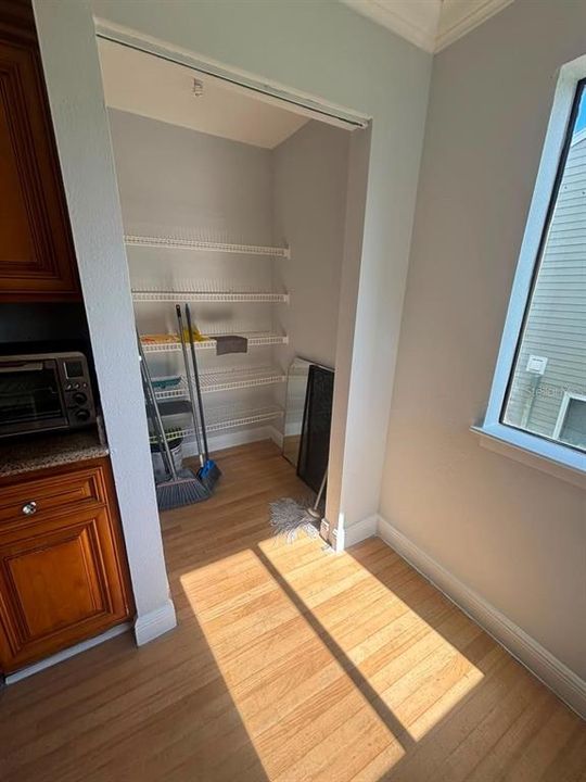 For Rent: $1,700 (3 beds, 2 baths, 1089 Square Feet)