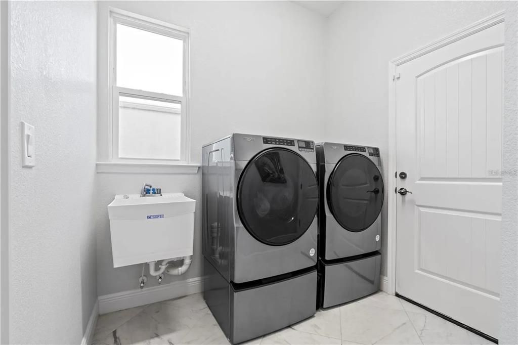 For Sale: $625,000 (3 beds, 3 baths, 2132 Square Feet)