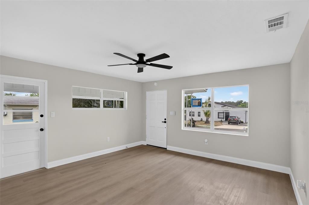 Active With Contract: $279,800 (3 beds, 2 baths, 1066 Square Feet)