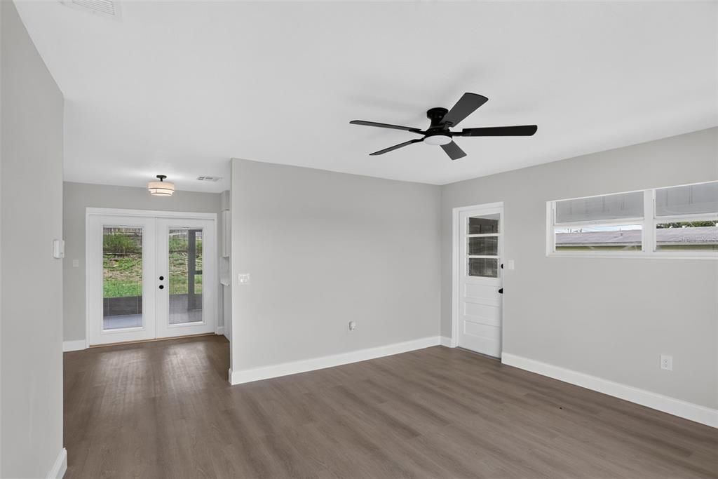 Active With Contract: $279,800 (3 beds, 2 baths, 1066 Square Feet)