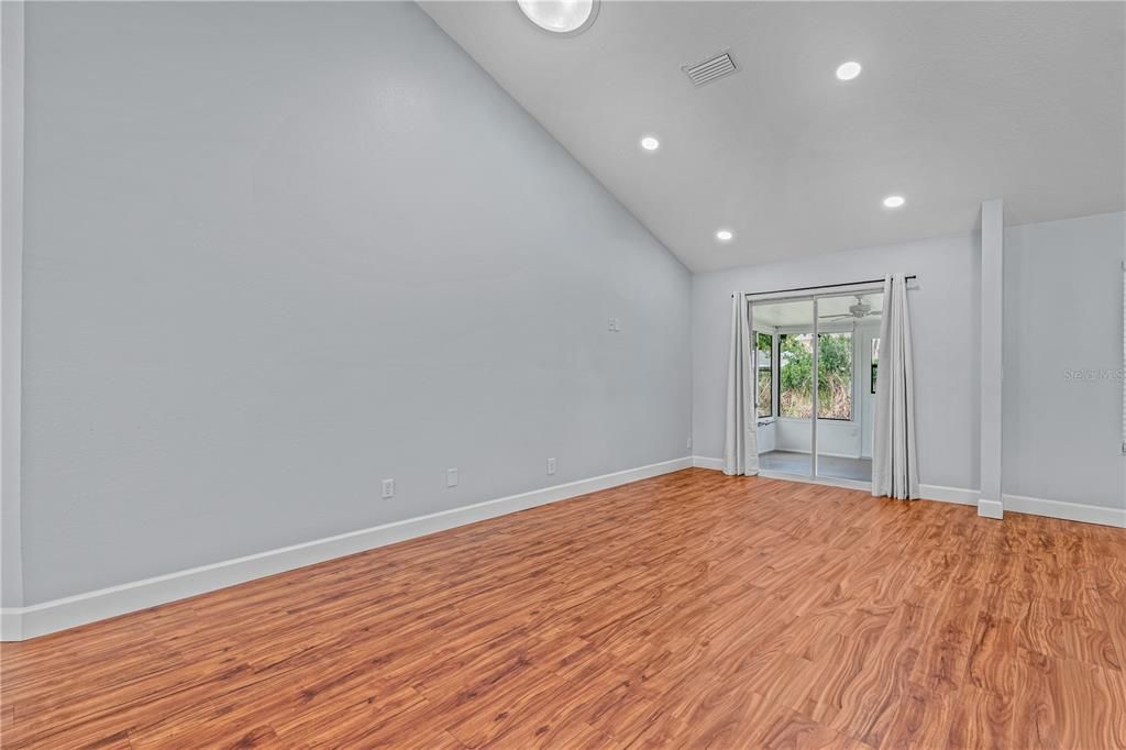 For Sale: $390,000 (2 beds, 2 baths, 1152 Square Feet)