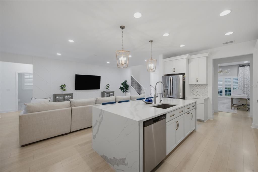 На продажу: $799,900 (5 спален, 3 ванн, 3316 Квадратных фут)