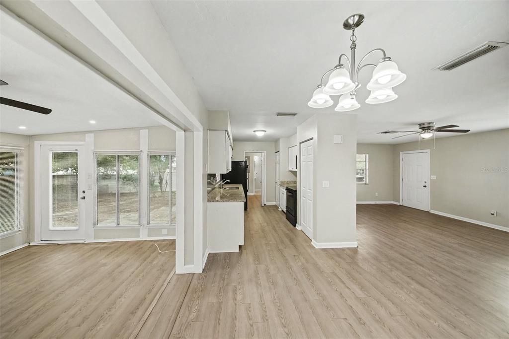 На продажу: $229,900 (3 спален, 2 ванн, 1272 Квадратных фут)