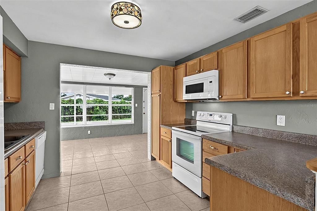 Activo con contrato: $305,000 (2 camas, 1 baños, 995 Pies cuadrados)