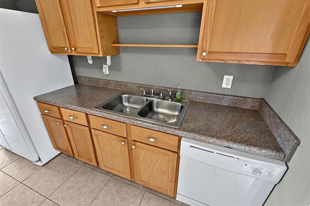 Activo con contrato: $305,000 (2 camas, 1 baños, 995 Pies cuadrados)
