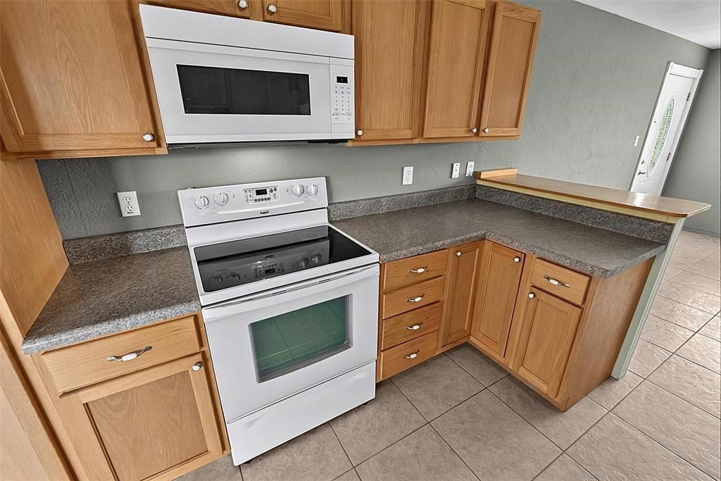 Activo con contrato: $305,000 (2 camas, 1 baños, 995 Pies cuadrados)