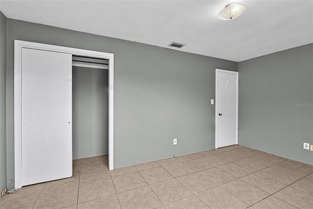 Activo con contrato: $305,000 (2 camas, 1 baños, 995 Pies cuadrados)