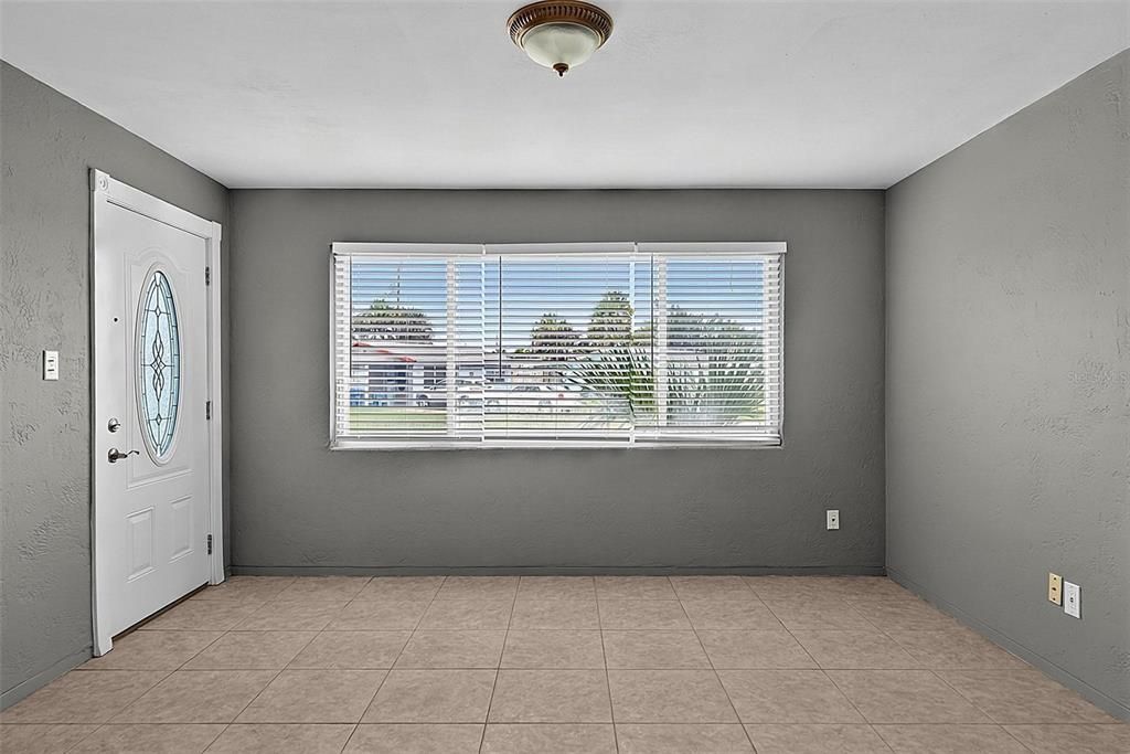 Activo con contrato: $305,000 (2 camas, 1 baños, 995 Pies cuadrados)