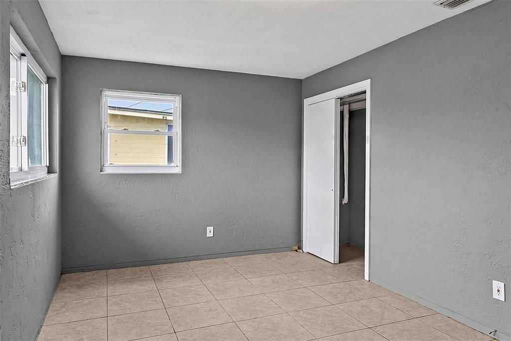 Activo con contrato: $305,000 (2 camas, 1 baños, 995 Pies cuadrados)
