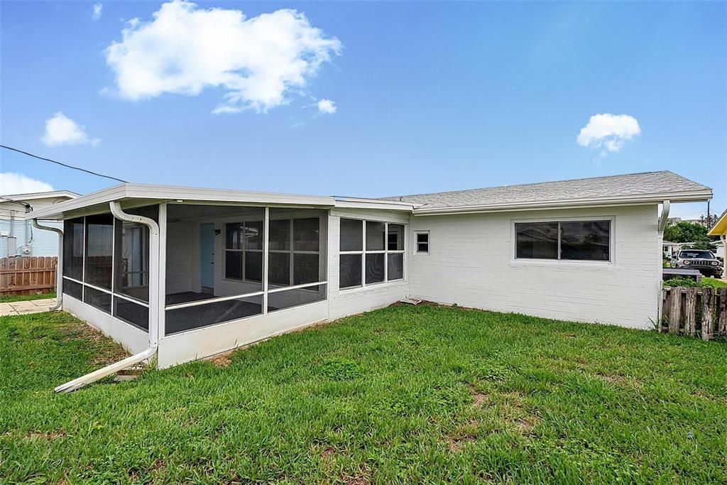 Activo con contrato: $305,000 (2 camas, 1 baños, 995 Pies cuadrados)