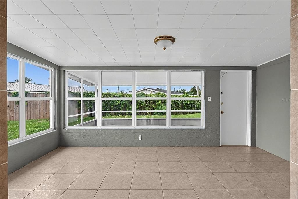 Activo con contrato: $305,000 (2 camas, 1 baños, 995 Pies cuadrados)