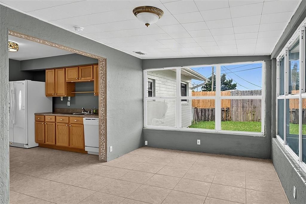 Activo con contrato: $305,000 (2 camas, 1 baños, 995 Pies cuadrados)