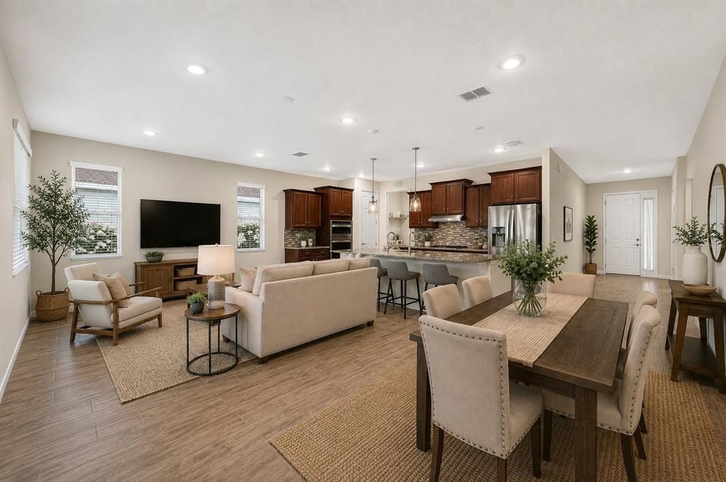 For Sale: $315,000 (2 beds, 2 baths, 1743 Square Feet)