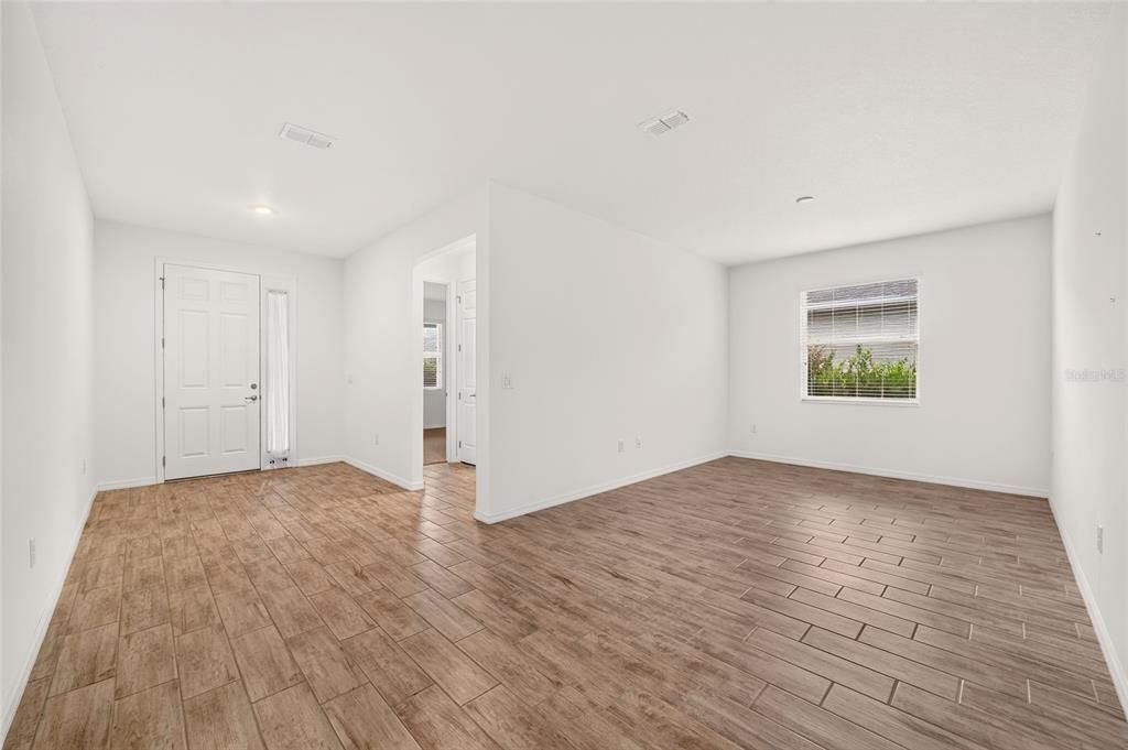 For Sale: $315,000 (2 beds, 2 baths, 1743 Square Feet)