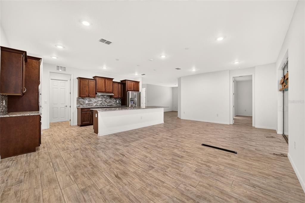 For Sale: $315,000 (2 beds, 2 baths, 1743 Square Feet)