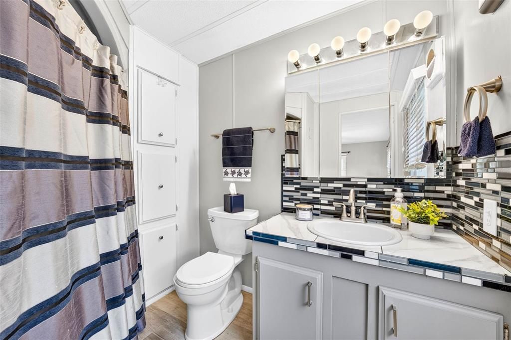 For Sale: $190,000 (2 beds, 2 baths, 1012 Square Feet)