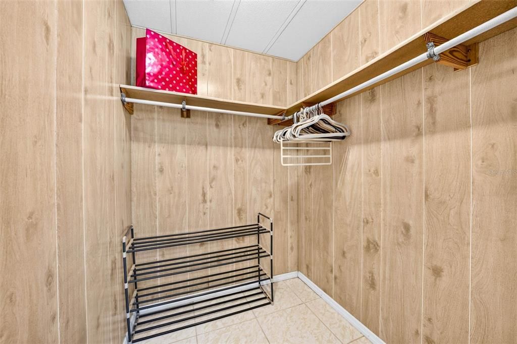 For Sale: $190,000 (2 beds, 2 baths, 1012 Square Feet)
