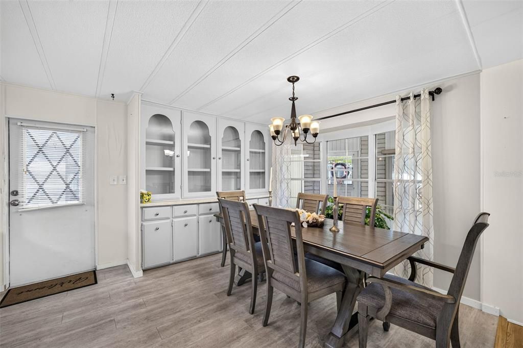 For Sale: $190,000 (2 beds, 2 baths, 1012 Square Feet)