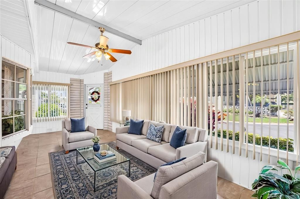 For Sale: $190,000 (2 beds, 2 baths, 1012 Square Feet)