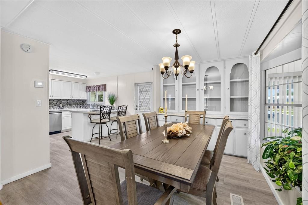 For Sale: $190,000 (2 beds, 2 baths, 1012 Square Feet)