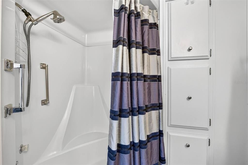 For Sale: $190,000 (2 beds, 2 baths, 1012 Square Feet)