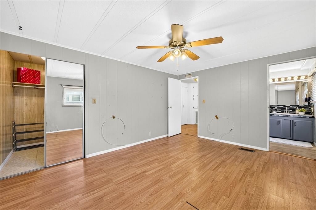 For Sale: $190,000 (2 beds, 2 baths, 1012 Square Feet)