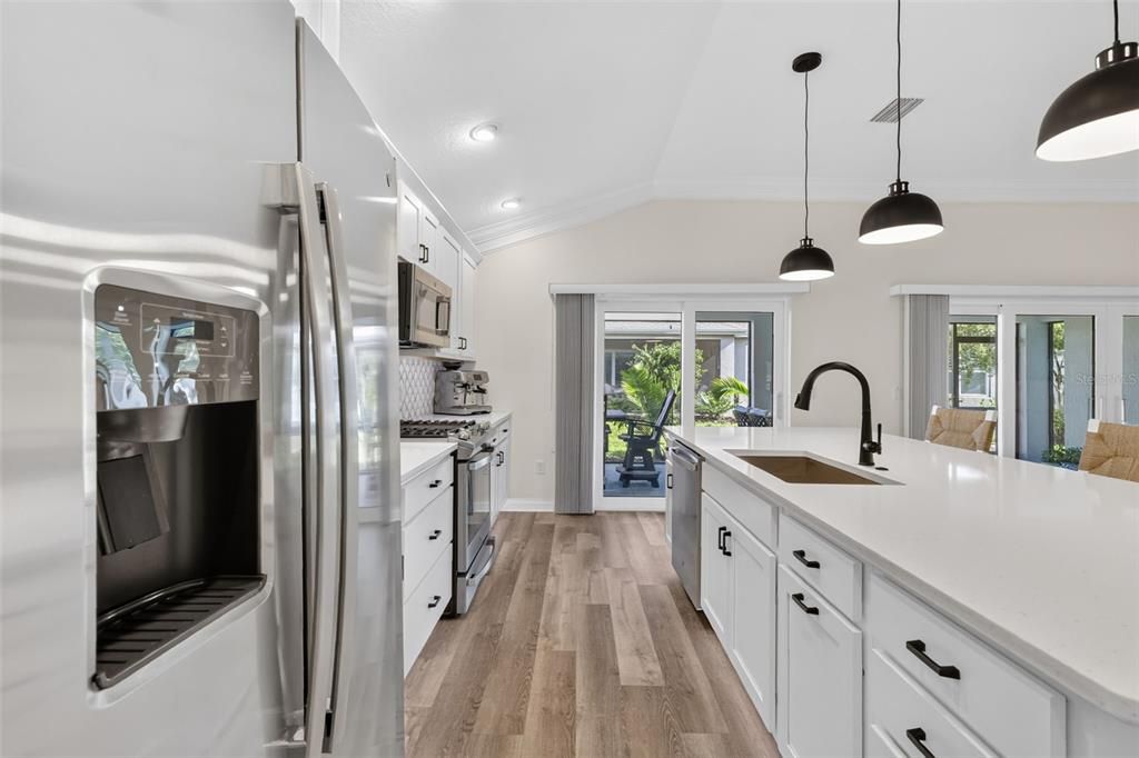 For Sale: $529,000 (3 beds, 3 baths, 1892 Square Feet)