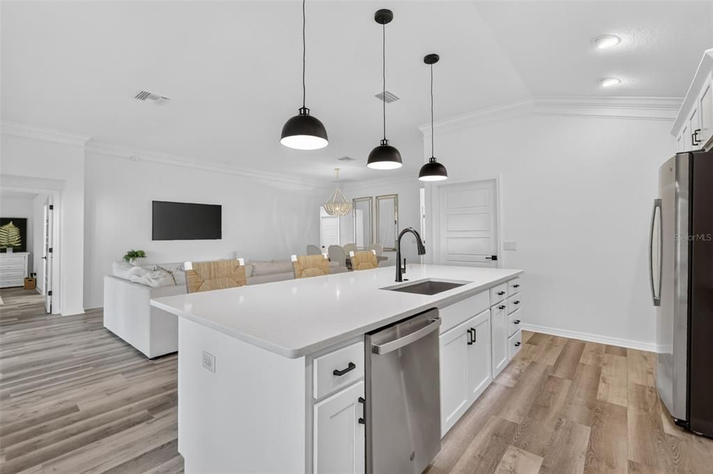 For Sale: $529,000 (3 beds, 3 baths, 1892 Square Feet)
