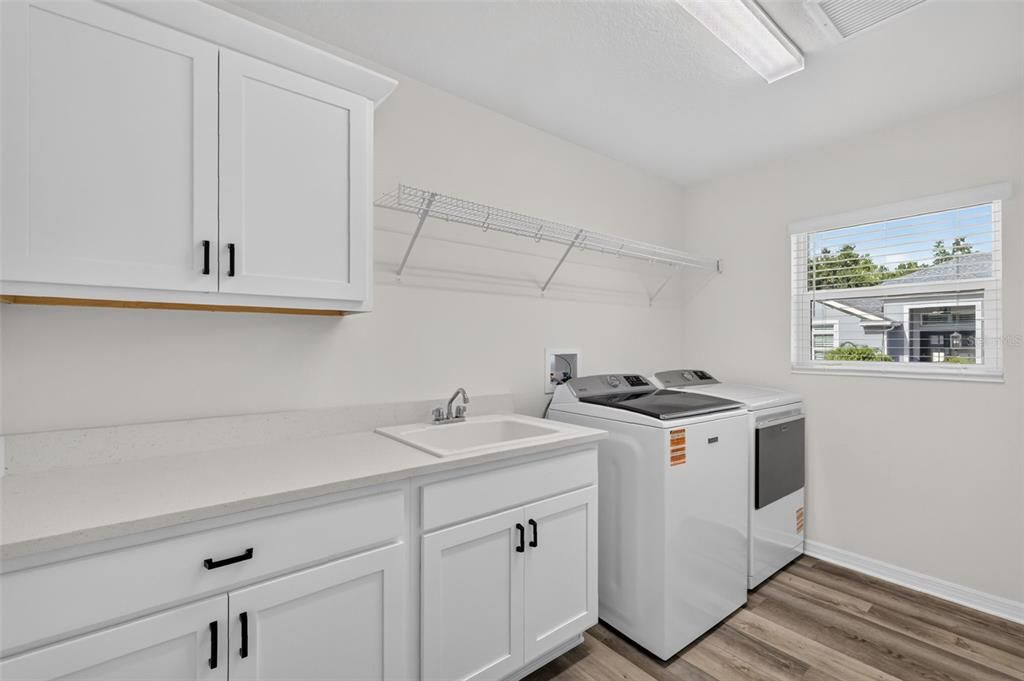 For Sale: $529,000 (3 beds, 3 baths, 1892 Square Feet)
