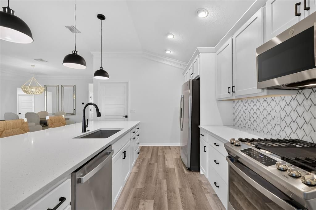For Sale: $529,000 (3 beds, 3 baths, 1892 Square Feet)