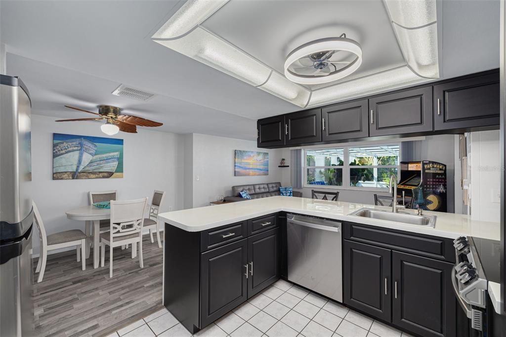 For Sale: $348,000 (2 beds, 2 baths, 1424 Square Feet)