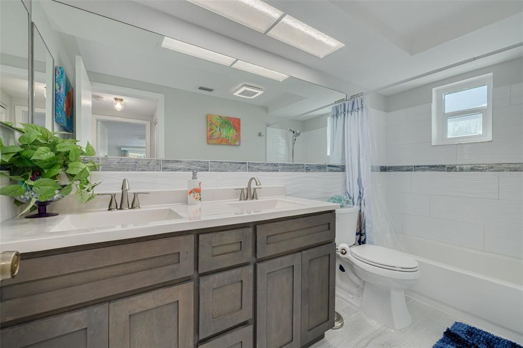 For Sale: $348,000 (2 beds, 2 baths, 1424 Square Feet)