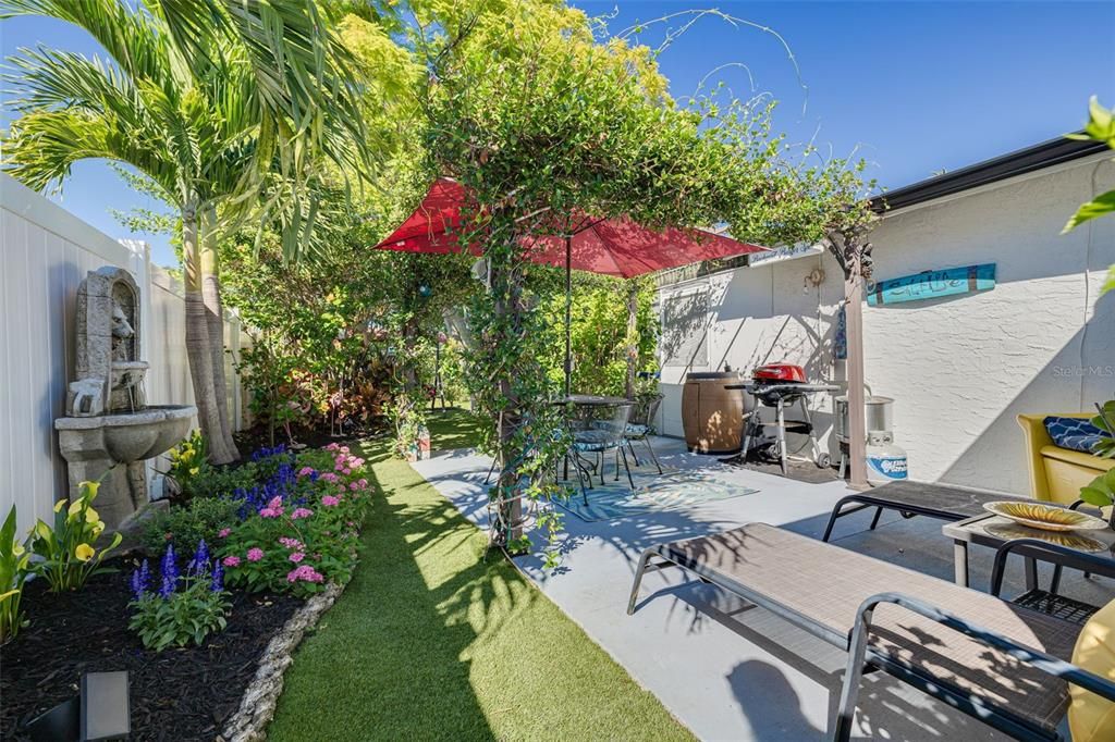 For Sale: $348,000 (2 beds, 2 baths, 1424 Square Feet)
