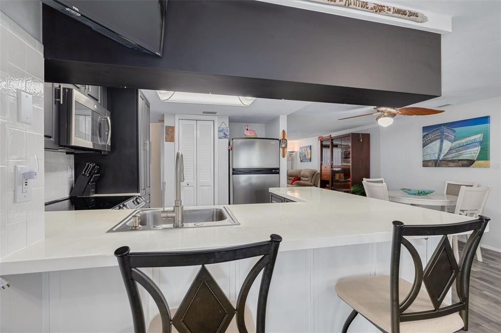 For Sale: $348,000 (2 beds, 2 baths, 1424 Square Feet)