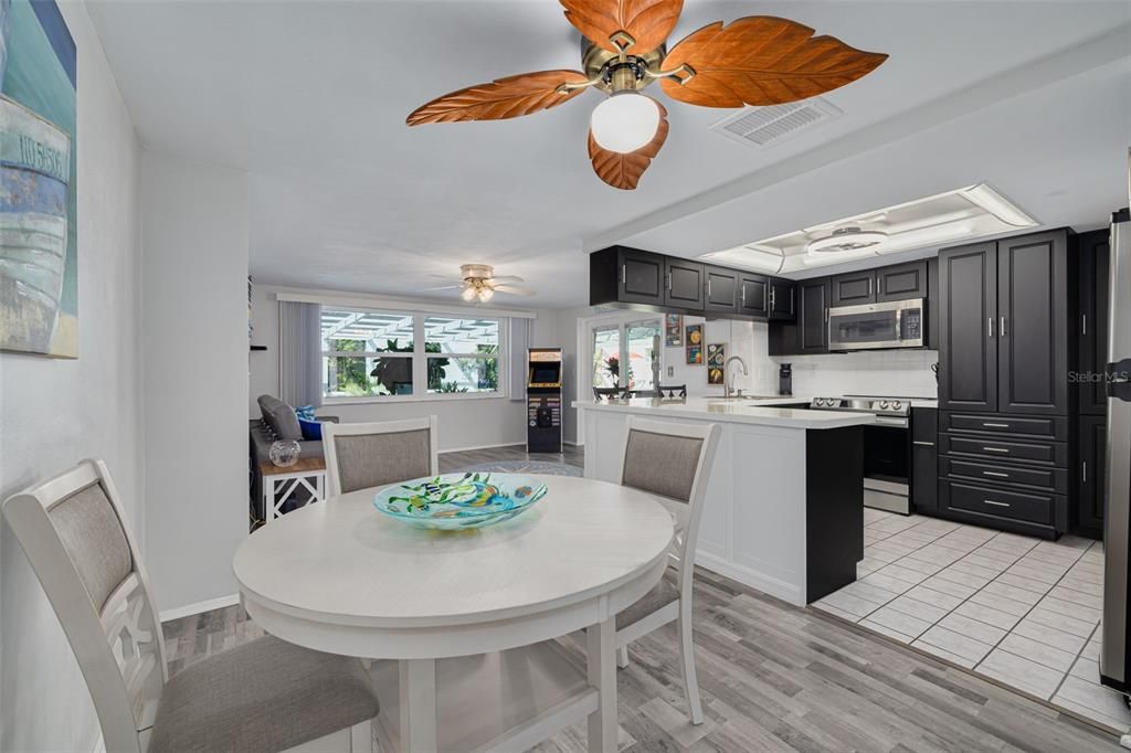 For Sale: $348,000 (2 beds, 2 baths, 1424 Square Feet)