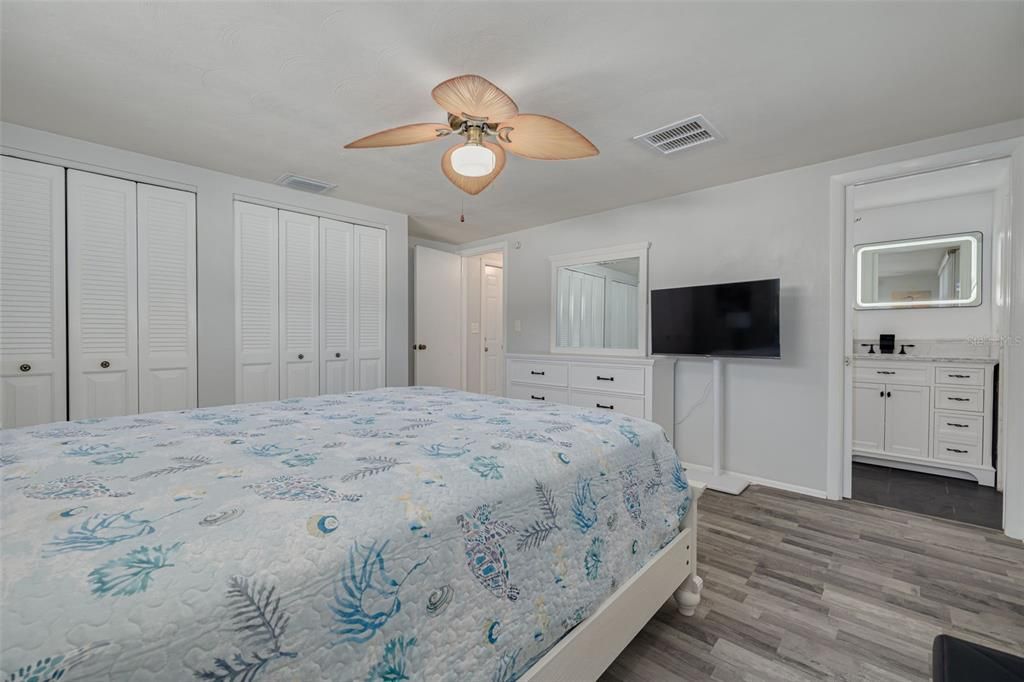 For Sale: $348,000 (2 beds, 2 baths, 1424 Square Feet)