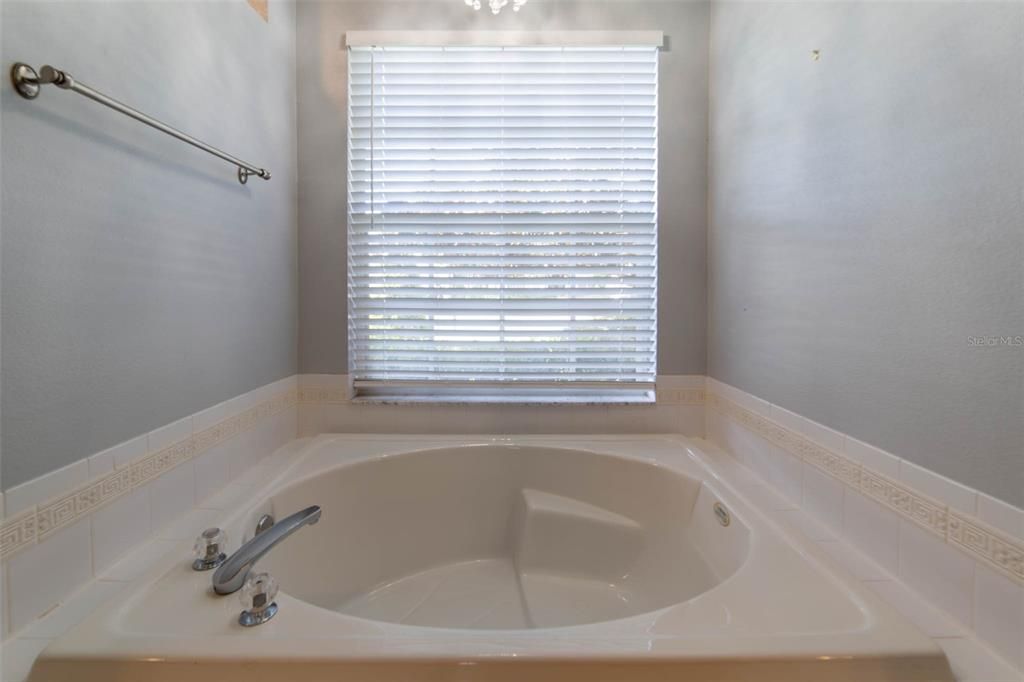 For Rent: $3,995 (4 beds, 3 baths, 2660 Square Feet)