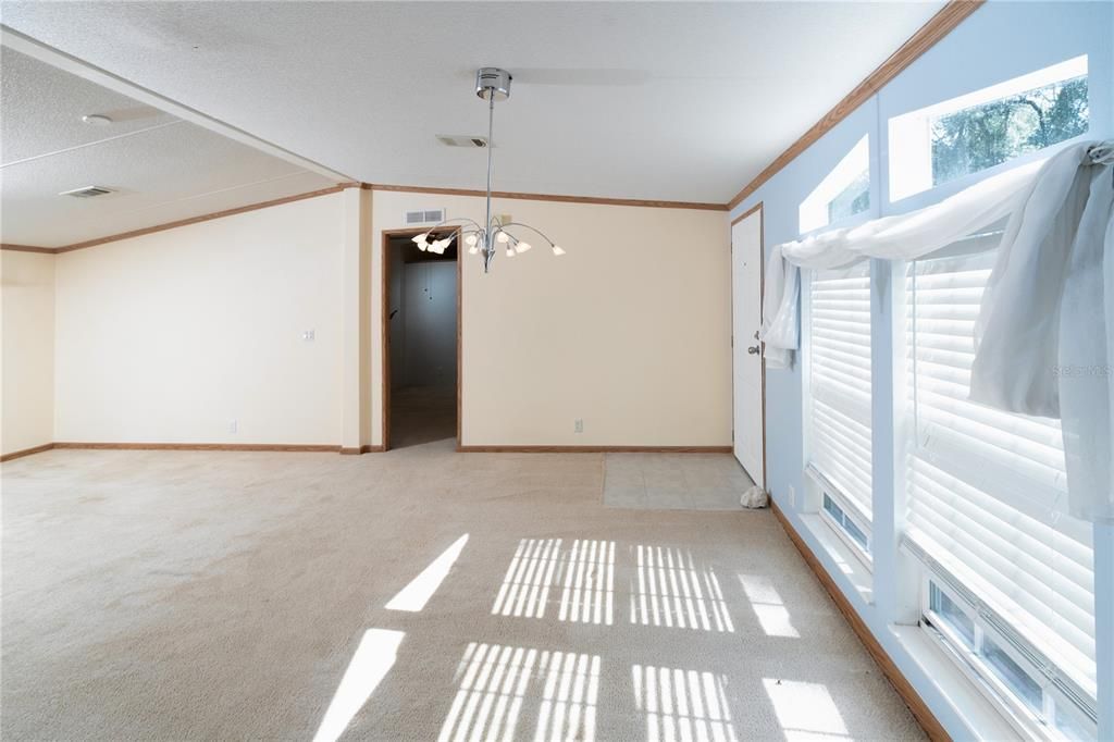 For Sale: $250,000 (3 beds, 3 baths, 1440 Square Feet)