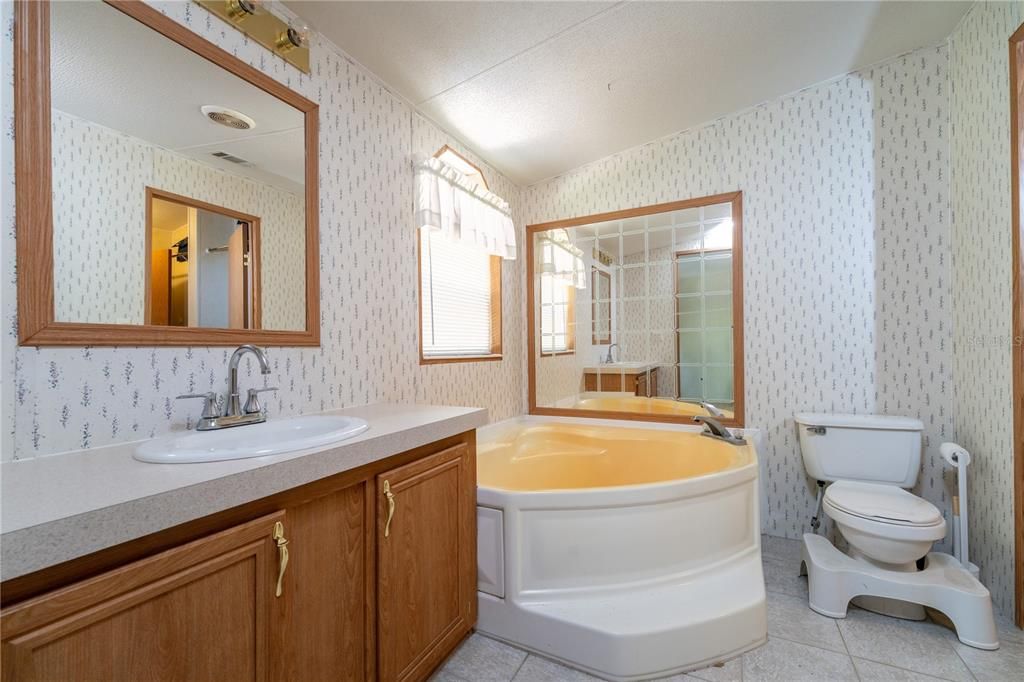 For Sale: $250,000 (3 beds, 3 baths, 1440 Square Feet)