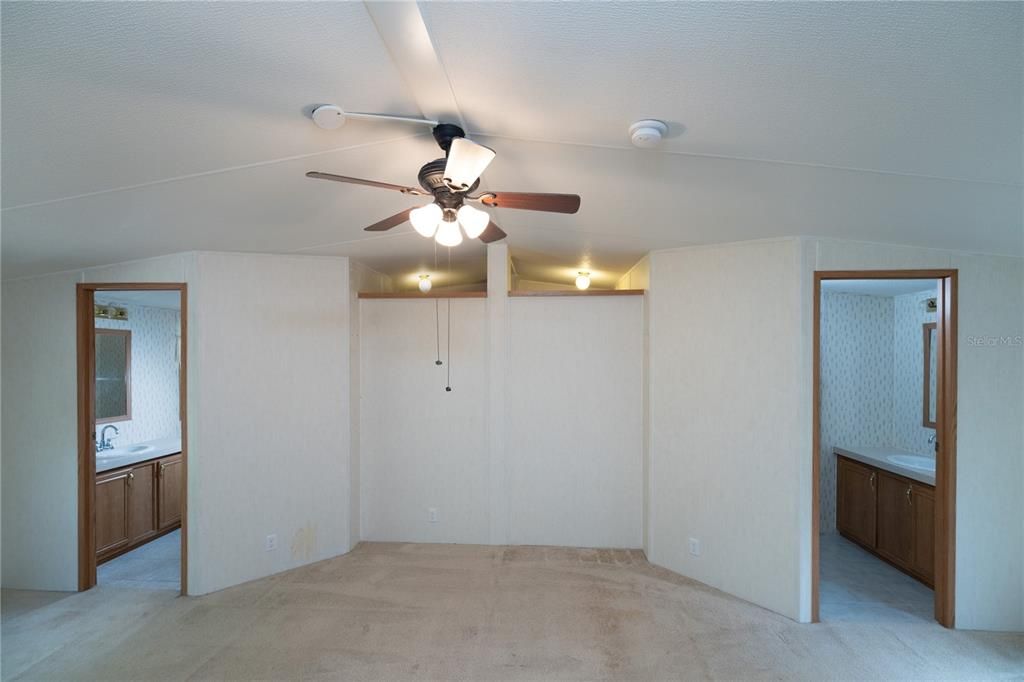 For Sale: $250,000 (3 beds, 3 baths, 1440 Square Feet)