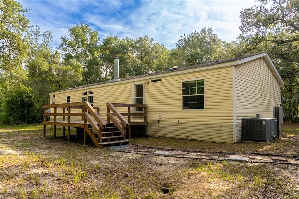 For Sale: $250,000 (3 beds, 3 baths, 1440 Square Feet)