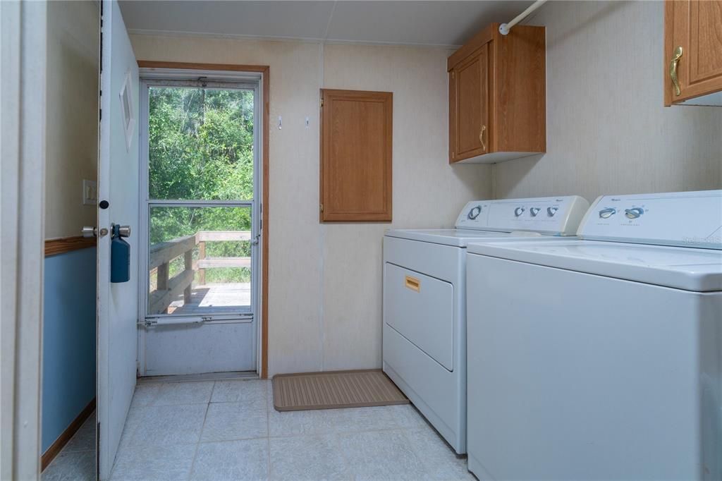 For Sale: $250,000 (3 beds, 3 baths, 1440 Square Feet)
