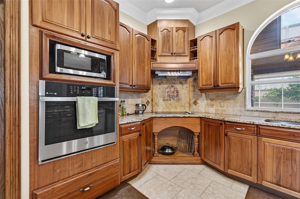 For Sale: $1,050,000 (5 beds, 3 baths, 3868 Square Feet)