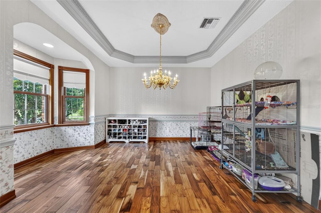 For Sale: $1,050,000 (5 beds, 3 baths, 3868 Square Feet)