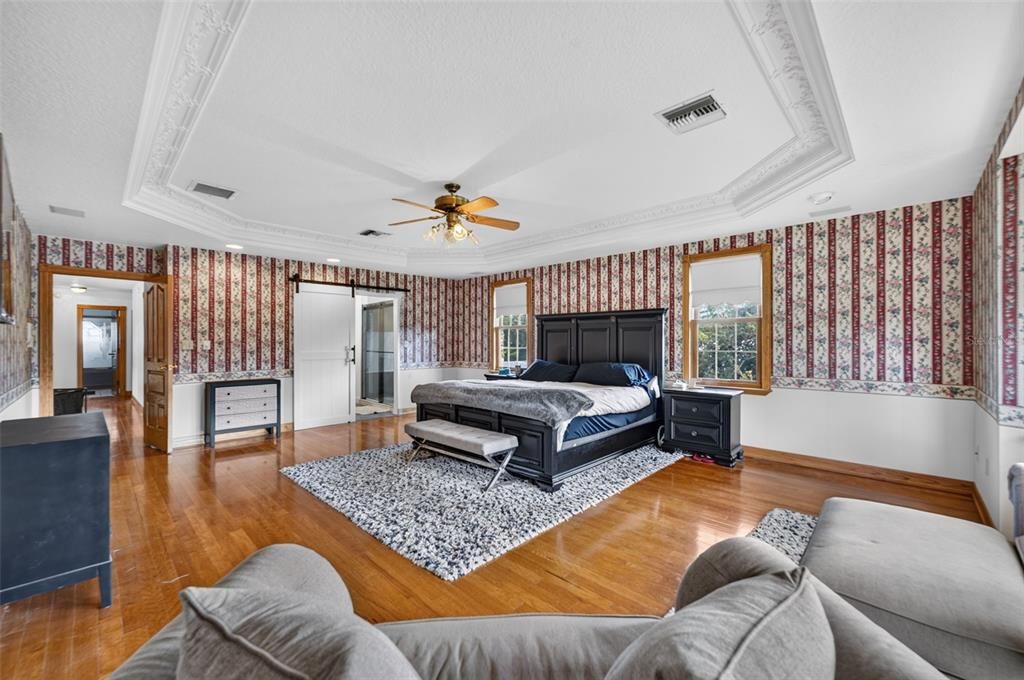 For Sale: $1,050,000 (5 beds, 3 baths, 3868 Square Feet)