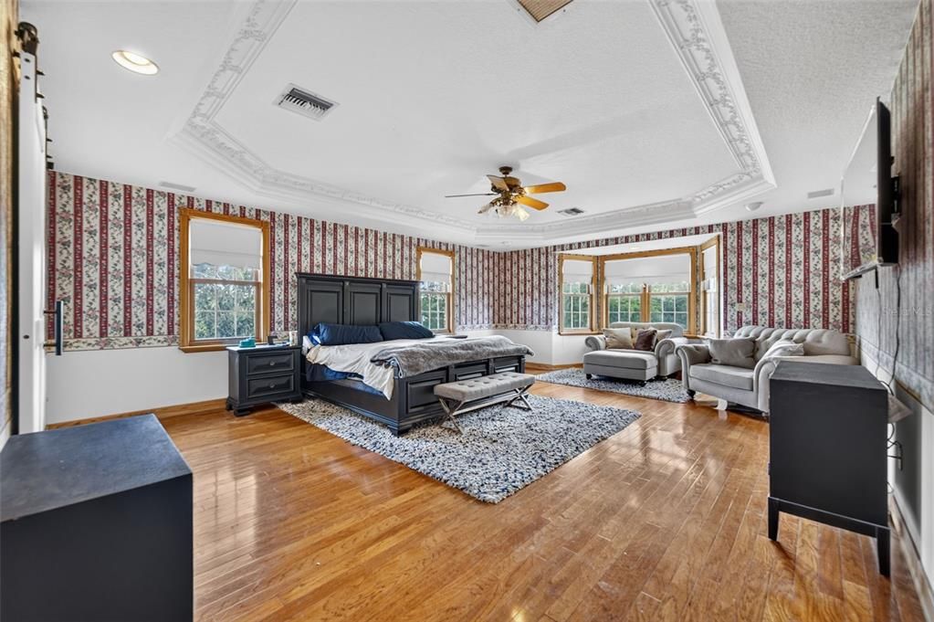 For Sale: $1,050,000 (5 beds, 3 baths, 3868 Square Feet)