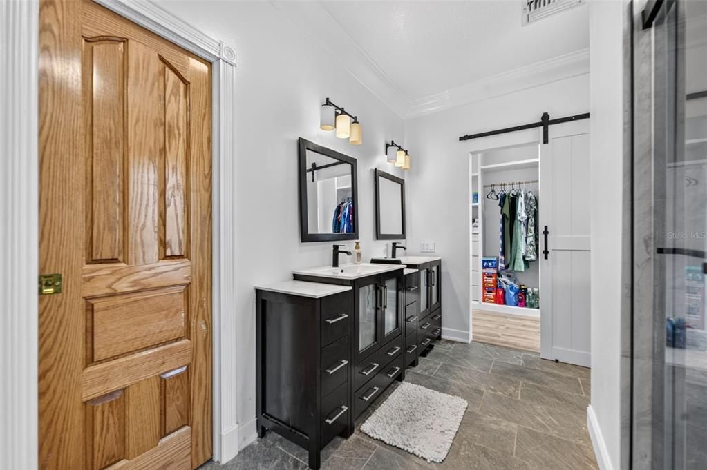 For Sale: $1,050,000 (5 beds, 3 baths, 3868 Square Feet)
