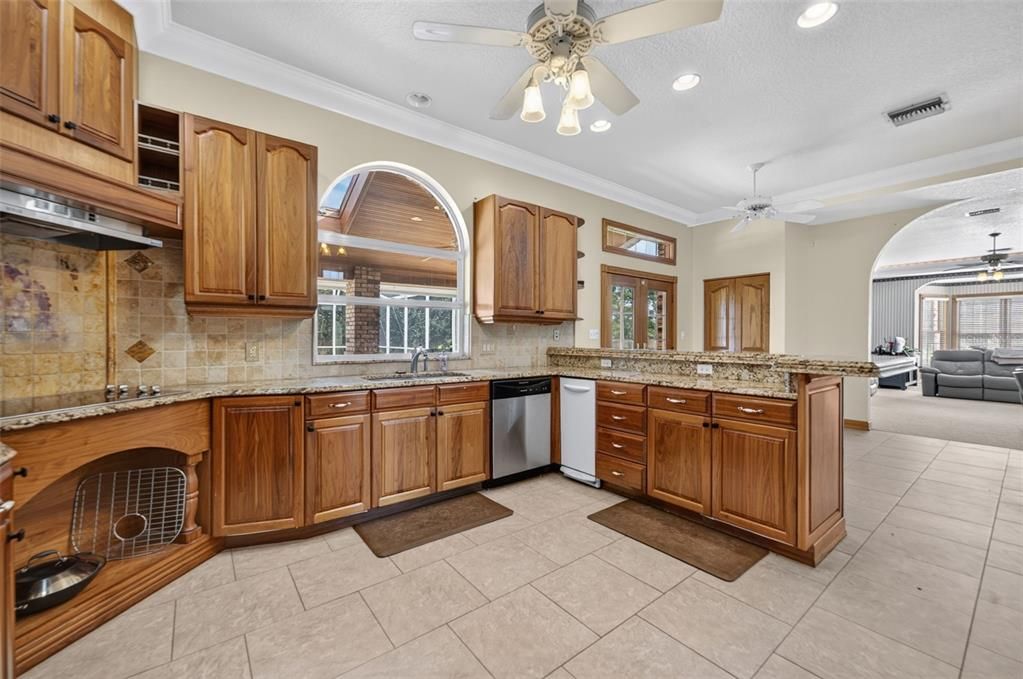For Sale: $1,050,000 (5 beds, 3 baths, 3868 Square Feet)