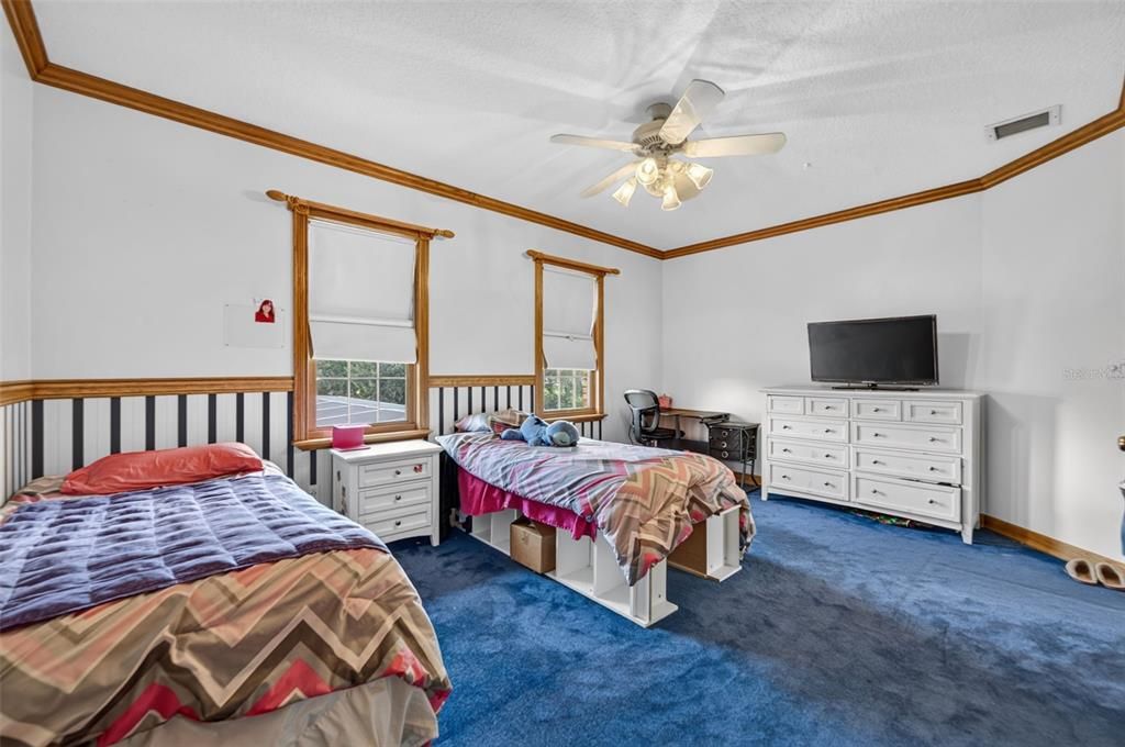 For Sale: $1,050,000 (5 beds, 3 baths, 3868 Square Feet)